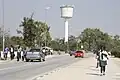 Mandume Ndemufayo Street, une des rues principales d'Ongwediva, au moment de la fin des cours