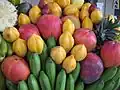 Mangues, bananes et papayuelo.
