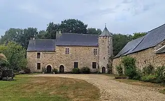 Manoir de la Touche-Carné : vue d'ensemble du manoir.
