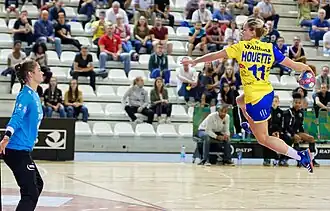 Manon Houette en contre-attaque