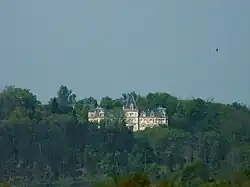 Le château de Leyzarnie.