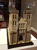 Maquette de la cathédrale d'Avranches, vue de la façade occidentale.