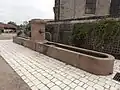 Fontaine sur la place de l'Église.