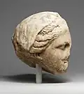Tête en marbre d'une déesse voilée (IVe ou IIIe&nbsp;siècle&nbsp;av. J.-C.).