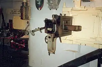 Un jumelage de mitrailleuses à côté de son créneau (Casemate no&nbsp;35/3).