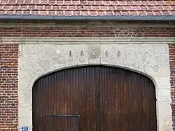 Portail orné,  portant la date de 1848