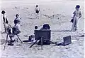 Lismonde peignant en compagnie de la peintre Marguerite Antoine sur la plage de Nieuport en août 1936 (photo Léon van Dievoet).