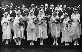 Mariage de sept rosières à Saint-Denis en 1931.