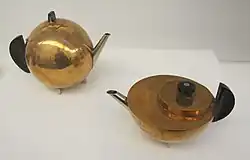 Deux théières de Marianne Brandt, 1924