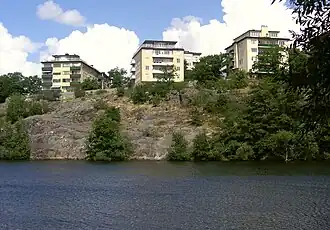 Fredhällsklippan, vue de Lilla Essingen.