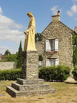 Statue de la Vierge au hameau des Hautiers.