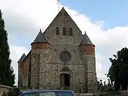 Façade de l'église fortifiée de Marly.