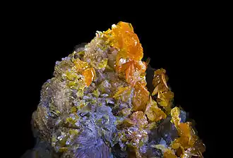 Cristal de wulfénite coloré