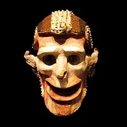 Crâne surmodelé mandak, Papouasie-Nouvelle-Guinée (musée d'ethnographie de Genève), XIXe&nbsp;siècle.