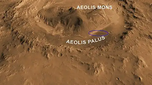 La zone d'atterrissage dans le cratère de Gale est une ellipse (20x8 km) située dans une zone de plaine baptisée Aeolis Palus au pied du pic central Aeolis Mons qui culmine à 5&nbsp;km au-dessus du plancher du cratère.
