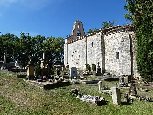 Le cimetière et l'église Saint-Loup.