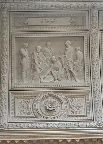 La Fondation de Marseille, voussures du palais de la Bourse de Marseille.