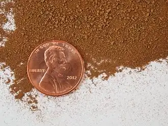 JSC Mars-1 et pièce de 1 cent.