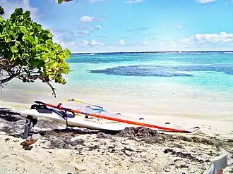 Plage de la presqu'île de Sainte-Anne.