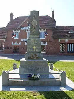 Le monument aux morts.