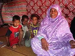 Écoliers avec leurs livres.