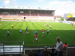 Intérieur du stade lors d'un match amical