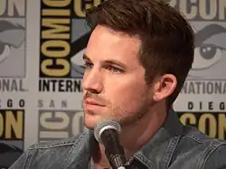 Matt Lanter interprète Wyatt Logan.