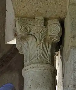 Chapiteau de l'arc triomphal de l'abside