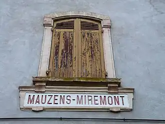 Détail de la fenêtre et signalisation.