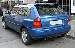 Vue arrière de la Mazda 323P