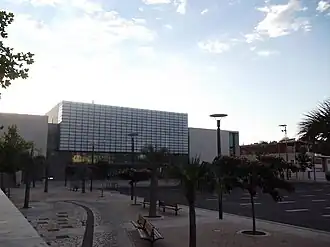 La médiathèque André-Malraux.