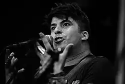 Description de l'image Mehdi Cayenne en prestation à Paris en 2018.jpg.