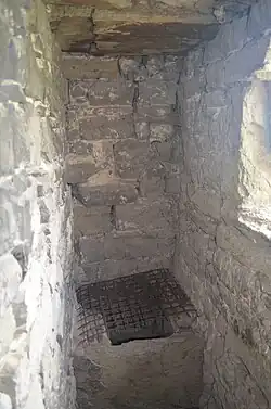 Latrine intramurale du deuxième étage.