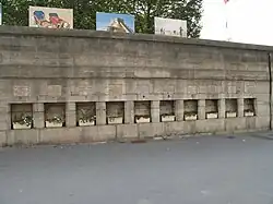 Mémorial des soldats et civils morts sur la place de la Concorde pendant les combats de la Libération de Paris en août 1944 (extrémité ouest de la rue).