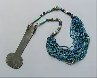 Collier Ménat de Malqata, fin de la XVIIIe&nbsp;dynastieMetropolitan Museum of Art.