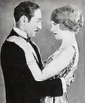 Kathryn Carver et Adolphe Menjou, en août 1927.