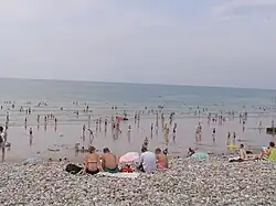 La plage de Mers à marée basse : le sable se découvre.