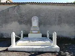 Le monument aux morts.