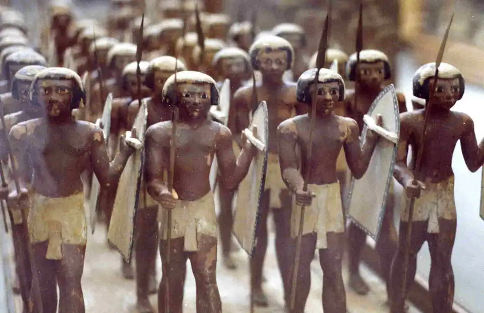 Soldats miniatures de Mésheti.Musée égyptien du Caire