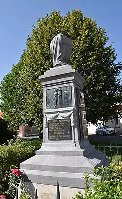 Le monument aux morts de Mesnil-Martinsart.