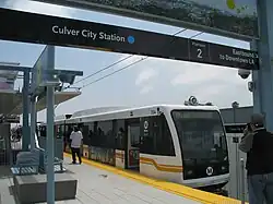 Train en direction de 7th Street.