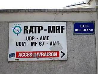 Plaque à l'entrée de l'atelier.