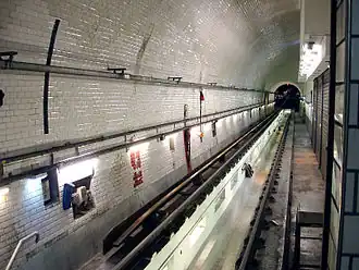 Vue de l'atelier et du tunnel de la voie navette.