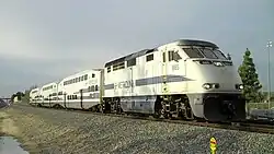 Un train Metrolink à proximité de Lake Forest, dans le comté d'Orange.