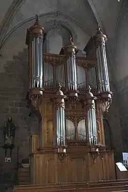 Orgue, posé au sol, dans le  croisillon sud.