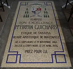 Tombe de Mgr&nbsp;Guichard en l'église de Corps-Nuds.