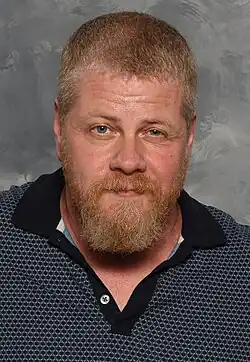 Michael Cudlitz interprète Mark Rawls.