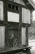 Grenier décoré de la ferme Midtbøen, Telemark, inscrit aux monuments historiques de Norvège, no&nbsp;86667.