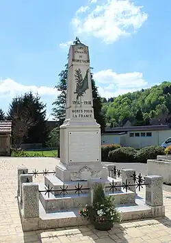 Le monument au mort.