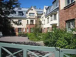 Cour de Tegelbruksvägen.